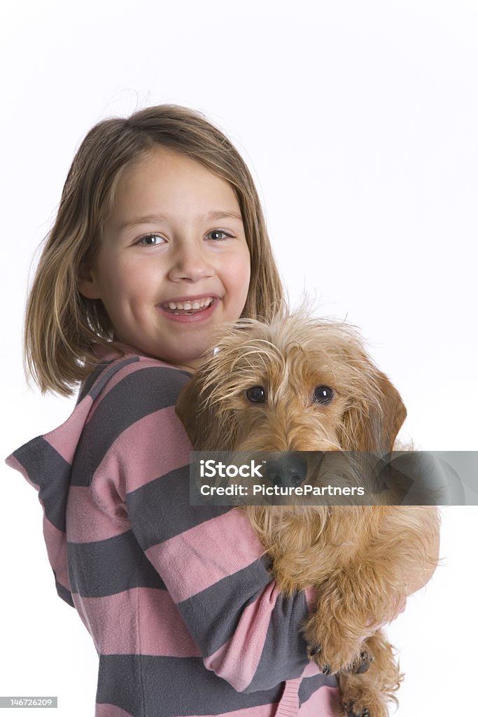 Портрет Счастливая Девушка с ее собака - Стоковые фото 6-7 лет роялти-фри