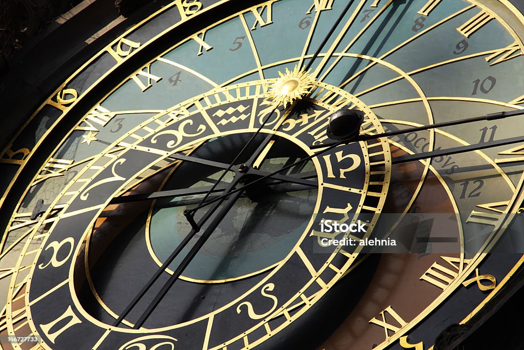 Orologio astronomico di Praga, capitale della Repubblica Ceca - Foto stock royalty-free di Ambientazione esterna