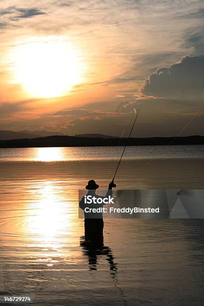 Foto de Pesca No Pôrdosol e mais fotos de stock de Adulto - Adulto, Chapéu, Contraluz