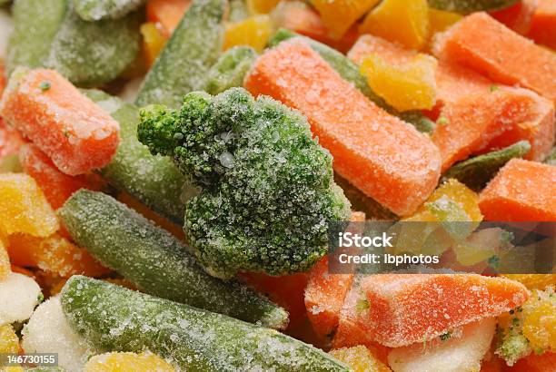 Produtos Hortícolas Congelados Com Cristais De Gelo - Fotografias de stock e mais imagens de Brócolo