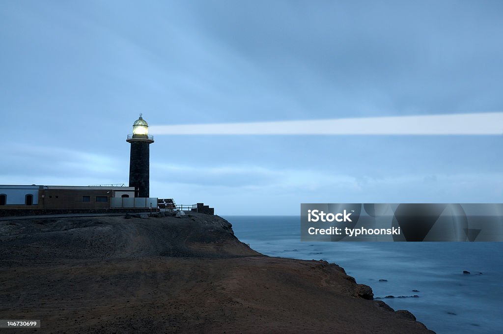 Faro proiettore Fascio - Foto stock royalty-free di Notte