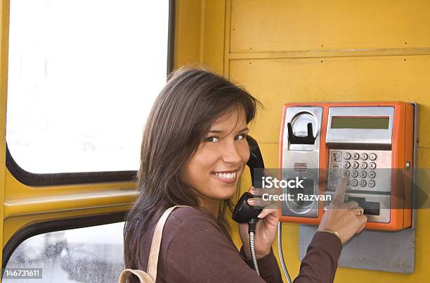 Happy Kommunikation Stockfoto und mehr Bilder von Junge Frauen - Junge Frauen, Münztelefon, Abgehobenes Telefon
