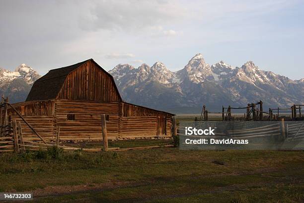 Foto de Mormon Row Teton National Park e mais fotos de stock de Mormonismo - Mormonismo, Atividade Recreativa, Cordilheira Teton