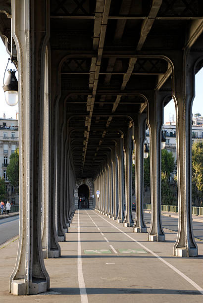 istock Pillars of pont Bir Hakeim 146732477