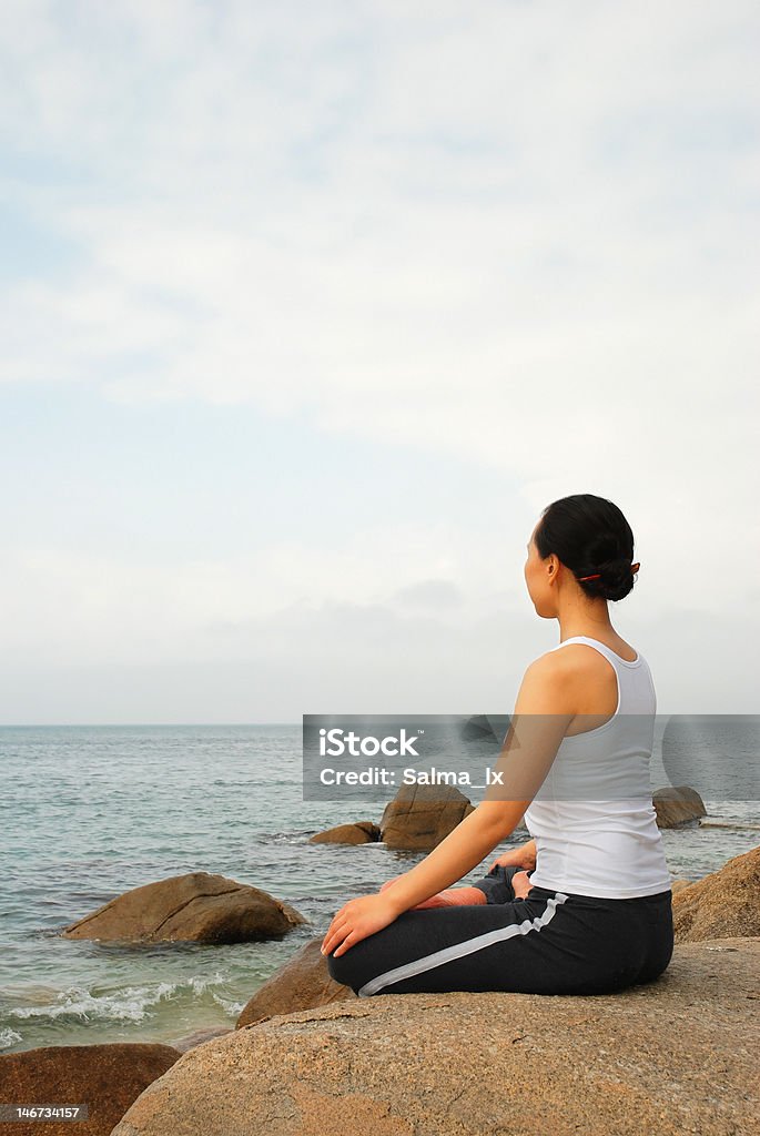 Yoga meditación - Foto de stock de Actividades y técnicas de relajación libre de derechos