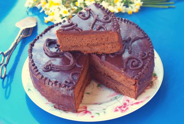 torte sacher - sachertorte cake chocolate cake portion - fotografias e filmes do acervo