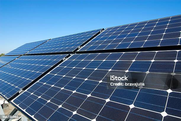 Fotovoltaica Quadros - Fotografias de stock e mais imagens de Azul - Azul, Central de Energia Solar, Ciência