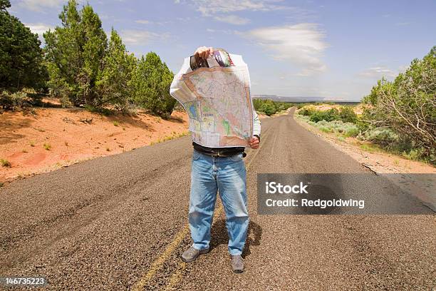 Uomo Perso Nel Deserto - Fotografie stock e altre immagini di Adulto - Adulto, Ambientazione esterna, Composizione orizzontale