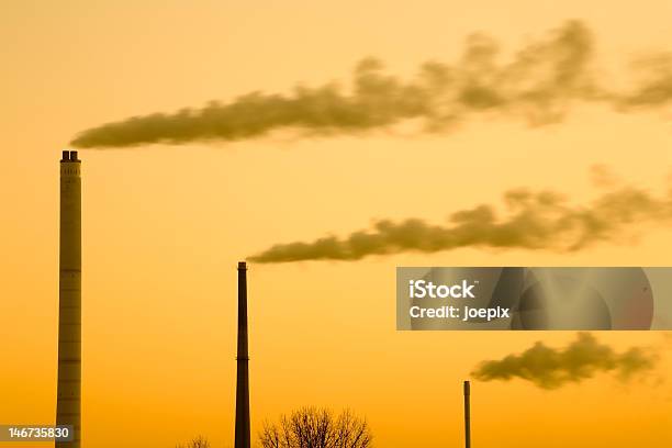 Industrial Zone - zdjęcia stockowe i więcej obrazów Bez ludzi - Bez ludzi, Bezchmurne niebo, Bezlistne drzewo