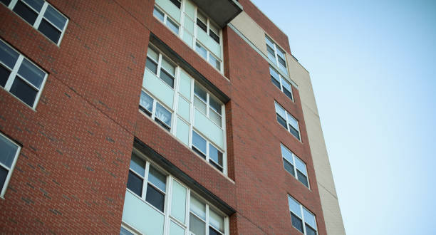 istock Old brick building downtown area apartments 1467359533