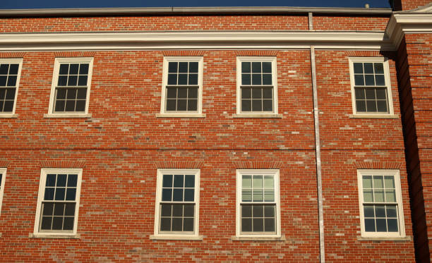 istock Old brick building downtown area apartments 1467359545