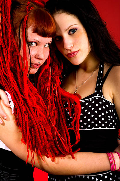 dwie dziewczyny gotycki - corset gothic style fetish wear women zdjęcia i obrazy z banku zdjęć