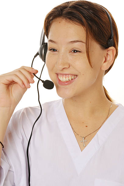 sorriso aberto operador de sistema telefónico - customer service representative receptionist switchboard operator headset imagens e fotografias de stock