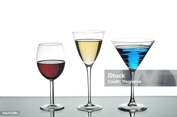 Red White Blue Martinidrinks Und Wein In Gläser Stockfoto und mehr Bilder von Alkoholisches Getränk - Alkoholisches Getränk, Blue Curaçao, Blue Martini