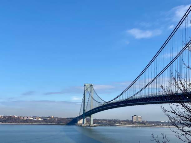 verrazano - narrows brücke - cable stayed bridge staten island brooklyn new york city stock-fotos und bilder