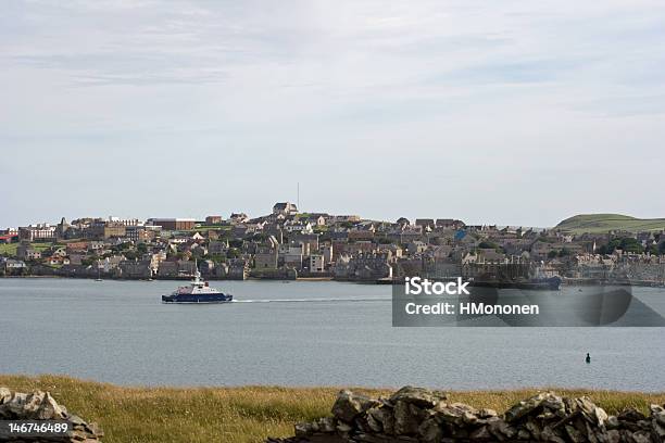 Lerwick En Las Islas Shetland Foto de stock y más banco de imágenes de Islas Shetland - Islas Shetland, Terminal de ferry, Aire libre