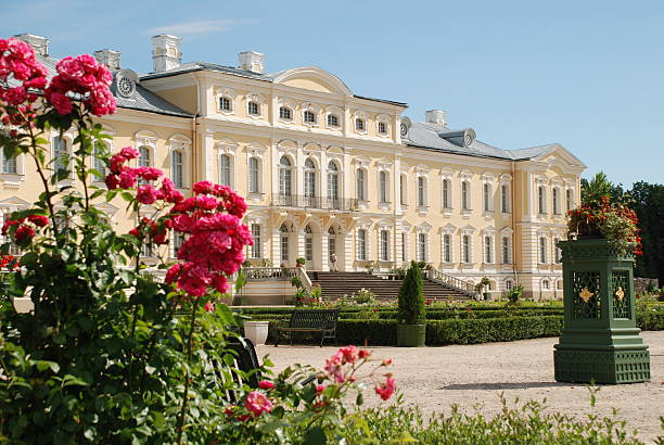 istock Beautiful roses and Baroque - Rococo style palace in background 146746491