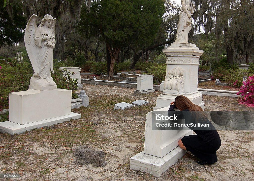 De reposo en Tombstone - Foto de stock de Adulto libre de derechos