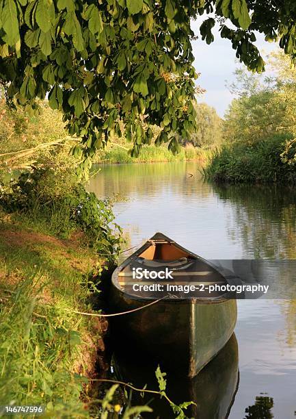 캐나다식 카누 굴절률은 템스 강에 대한 스톡 사진 및 기타 이미지 - 강, 카누-노 젓는 배, 카누-카누와 카약