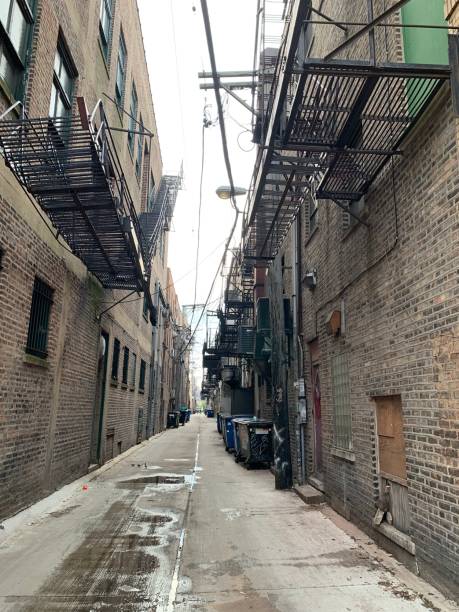 istock Alley behind the building in Chicago 1467480774