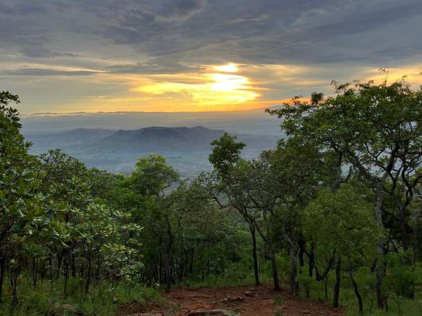 un tramonto del malawi - republic of malawi foto e immagini stock