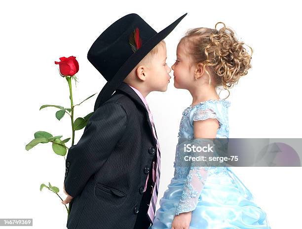Romantyczny Pocałunek - zdjęcia stockowe i więcej obrazów Para - Stosunki międzyludzkie - Para - Stosunki międzyludzkie, Walentynki, Białe tło