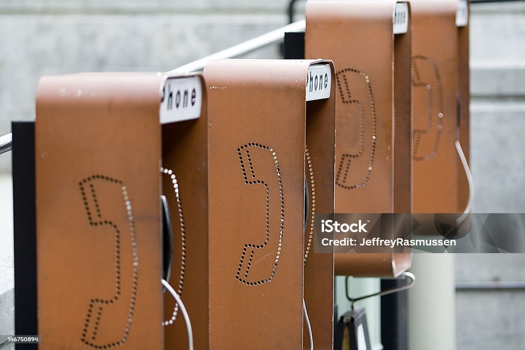Telefone de comunicação - Foto de stock de Cabine de telefone público - Telefone público royalty-free