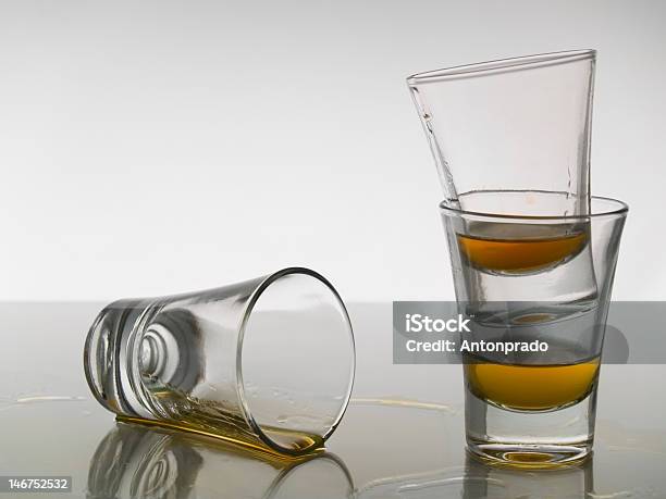 Três Fotografias De Whisky - Fotografias de stock e mais imagens de Bebida Alcoólica - Bebida Alcoólica, Copo Pequeno para Bebida Alcoólica, Ninguém