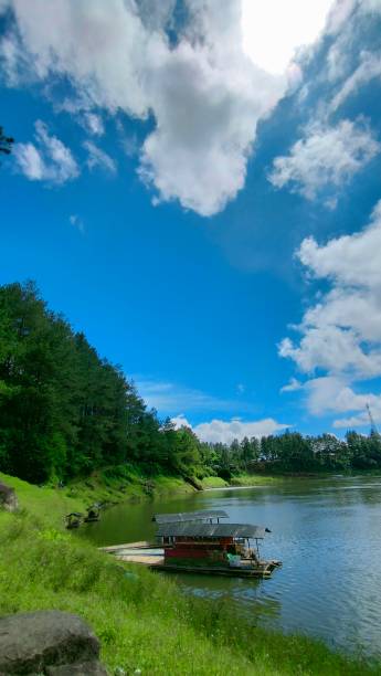 istock small boat on the lake 1467534020