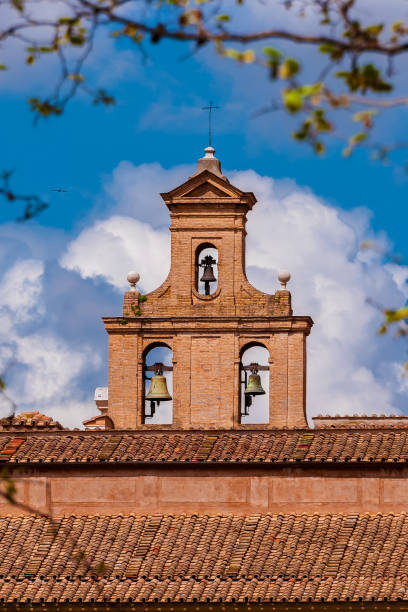 ローマのベルゲーブル - bell gable ストックフォトと画像