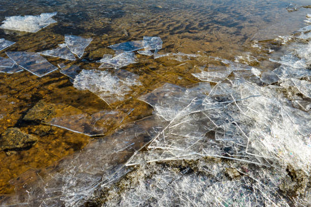 砕いた薄い氷 - ice crushed ice crushed textured ストックフォトと画像