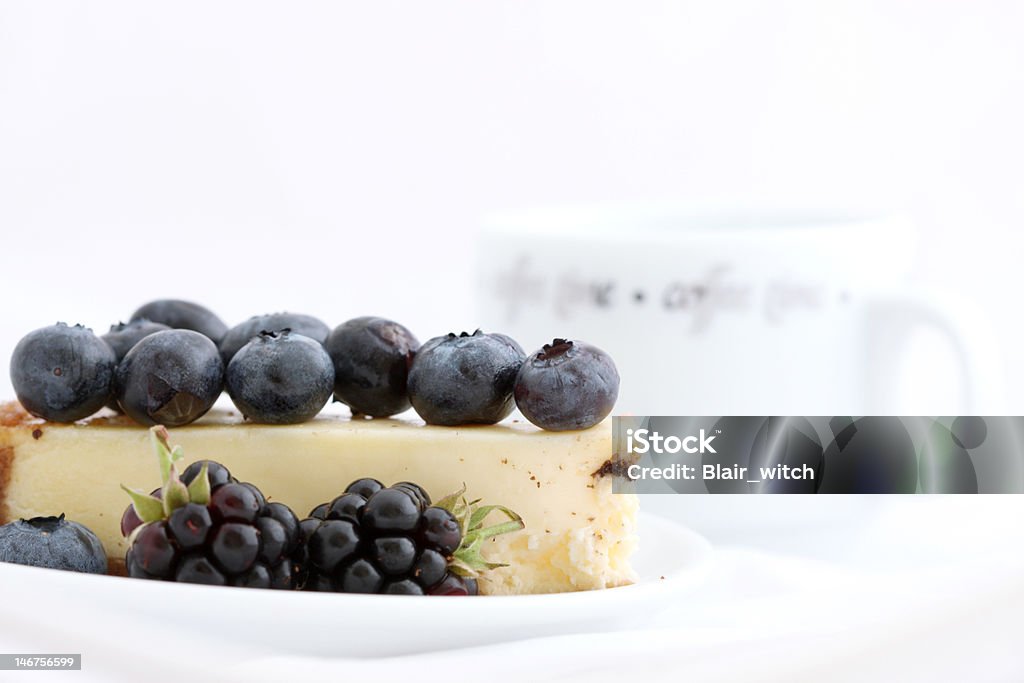 Torta con frutti di bosco e caffè - Foto stock royalty-free di Alimentazione sana