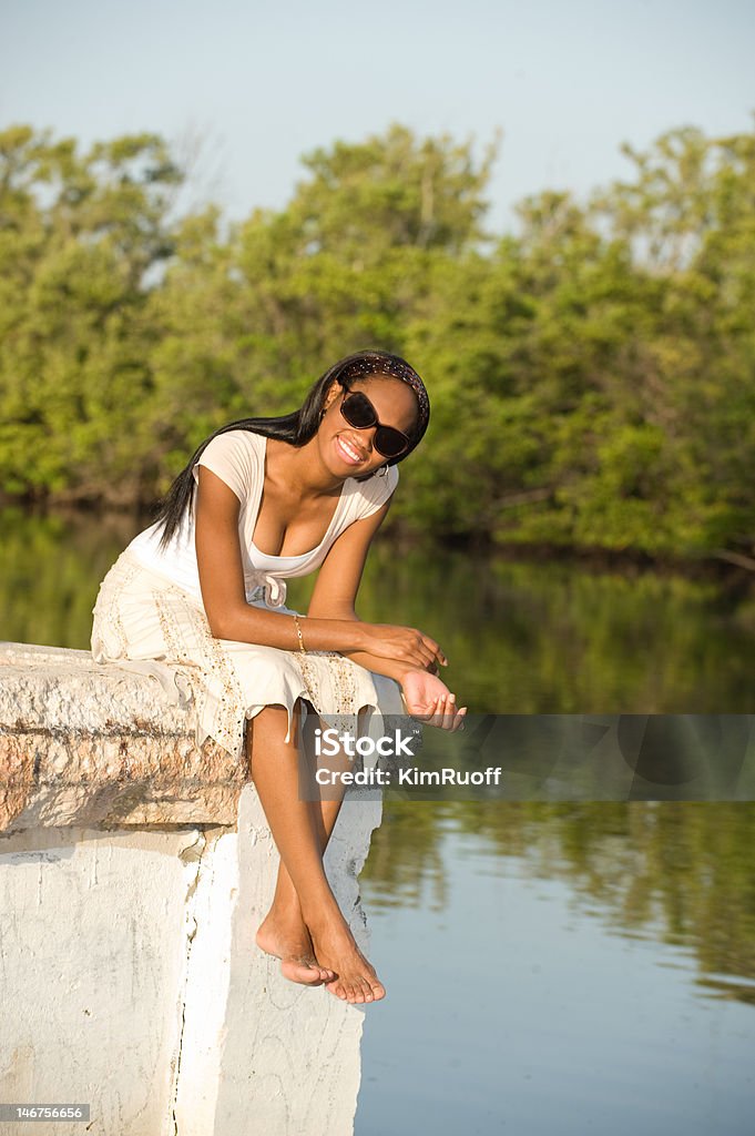 Bella giovane afro-americana donna - Foto stock royalty-free di Acqua