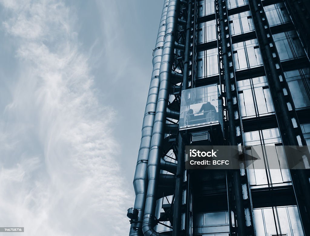 Oficina de negocios moderno con ascensor externo - Foto de stock de Ascensor libre de derechos