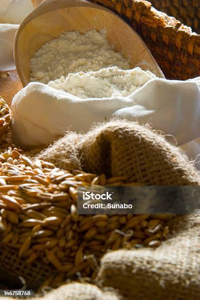 Mehl Und Samen Stockfoto und mehr Bilder von Fotografie - Fotografie, Getreide, Kochlöffel