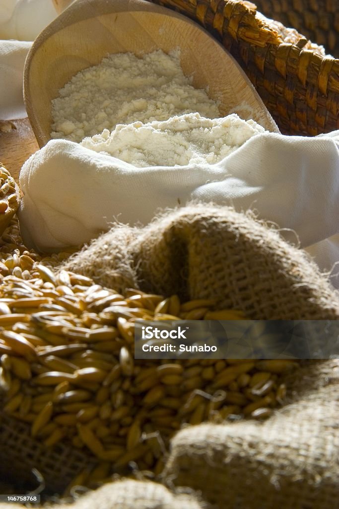 Farine et de grains - Photo de Cuillère en bois libre de droits