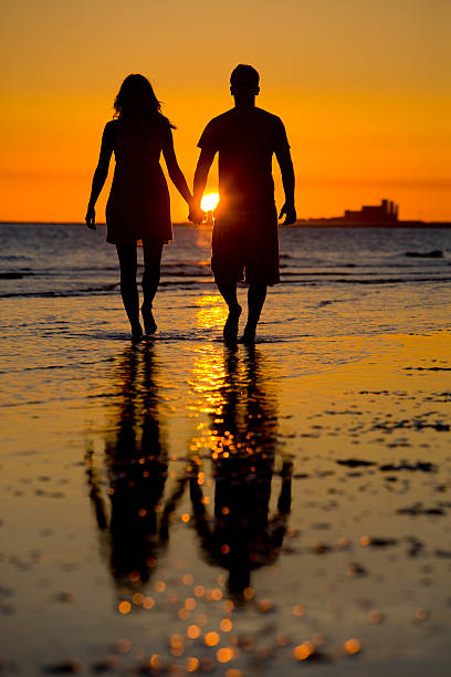 Amoureux au coucher du soleil - Photo