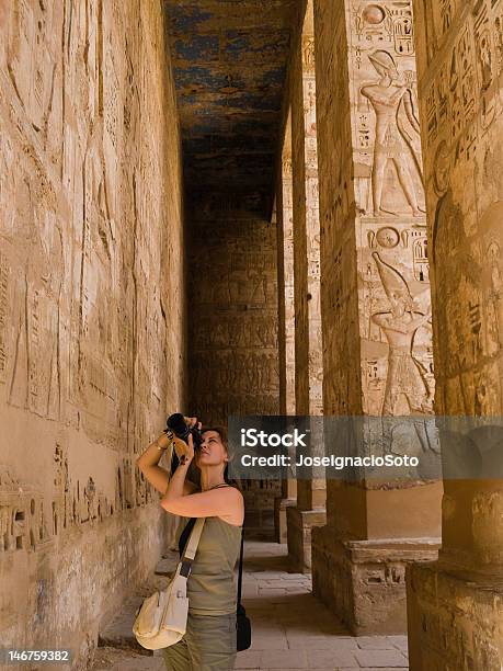 Medinet Habu Templo Foto de stock y más banco de imágenes de Adulto - Adulto, Arquitectura, Asia Occidental