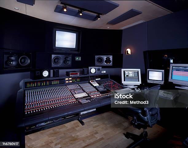 Suite Tipo Estudio De Grabación Foto de stock y más banco de imágenes de Estudio de grabación - Estudio de grabación, Estudio - Lugar de trabajo, Música