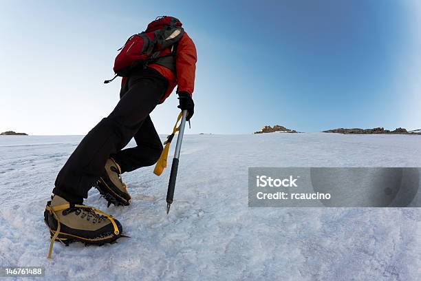 Alpinista - Fotografias de stock e mais imagens de Cansado - Cansado, Montanha, Adulto