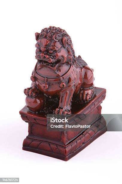 Китайский Pottery Guardian Lion — стоковые фотографии и другие картинки Азиатский лев - Азиатский лев, Азия, Вертикальный