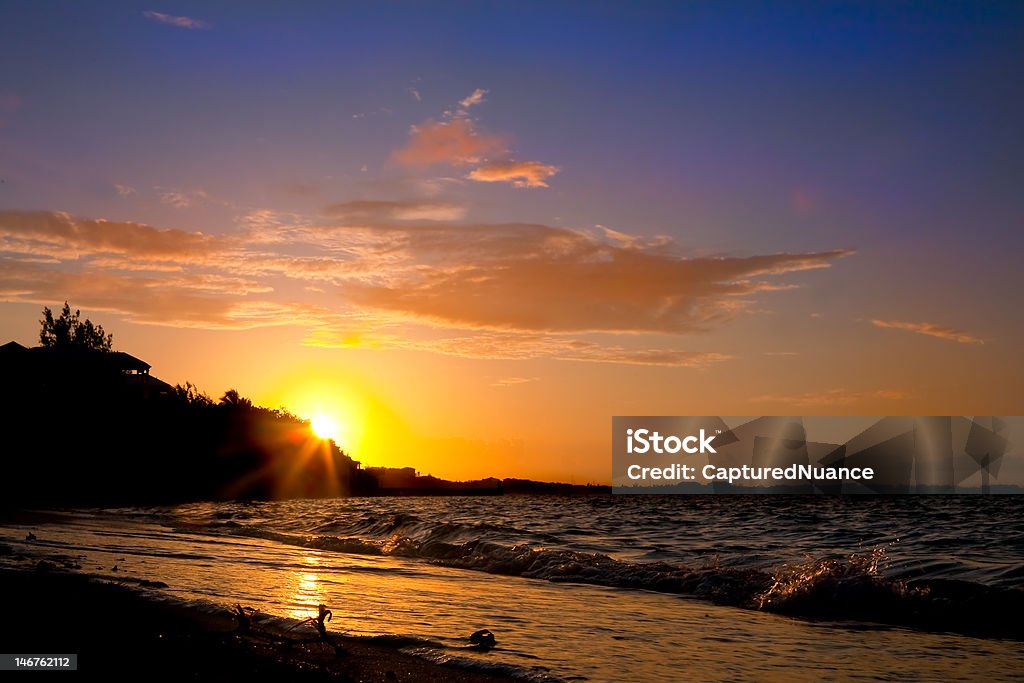 Spiaggia di tramonto - Foto stock royalty-free di Dorato - Colore descrittivo