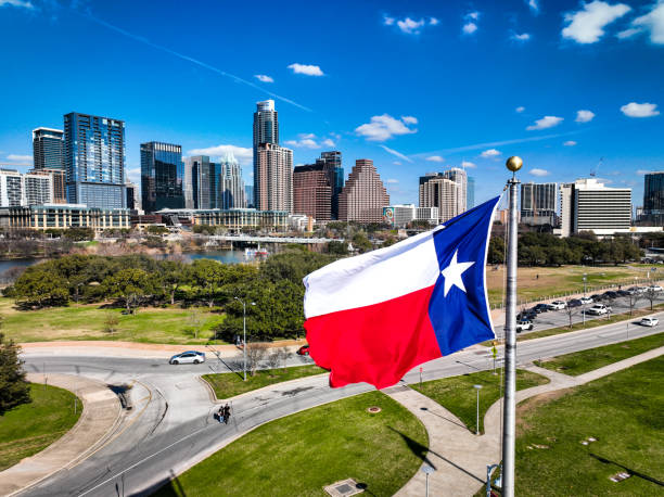 텍사스 수도의 텍사스 국기 - texas state flag texas dome austin texas 뉴스 사진 이미지