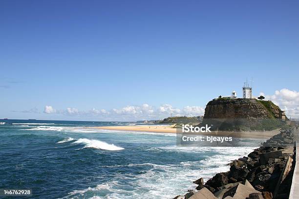 Nobbys Farolnewcastle Na Austrália - Fotografias de stock e mais imagens de Praia - Praia, Ao Ar Livre, Areia