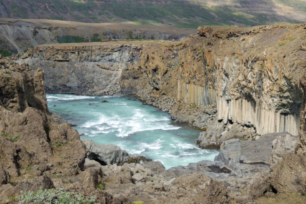 The Aldeyjarfoss waterfall in the Icelandic Highlands presents a breathtaking and awe-inspiring sight, with its clear turquoise waters cascading over dark basalt columns.