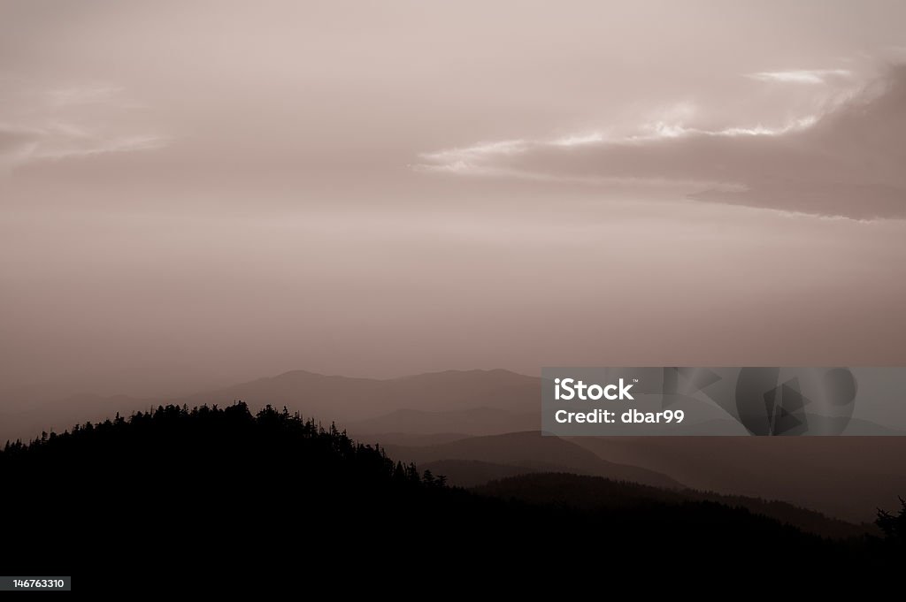 Smoky Mountains ao anoitecer - Foto de stock de Ambiente dramático royalty-free