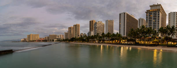 istock Waikiki coast just before dawn 1467641025