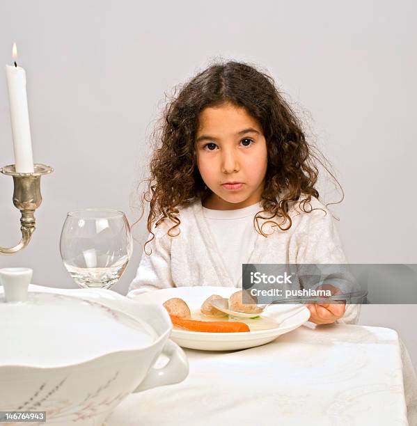 Girl マッツォボールスープ - ユダヤ教のストックフォトや画像を多数ご用意 - ユダヤ教, 女の子, 1人