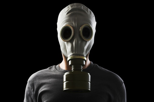 Hombre con máscara de gas photo