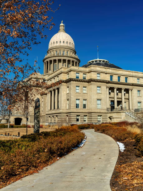 istock Winding sidewalk up to the Idaho State Capital 1467654267